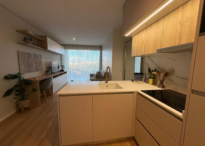 New Douro Tower 206 With Shared Pool And Parking